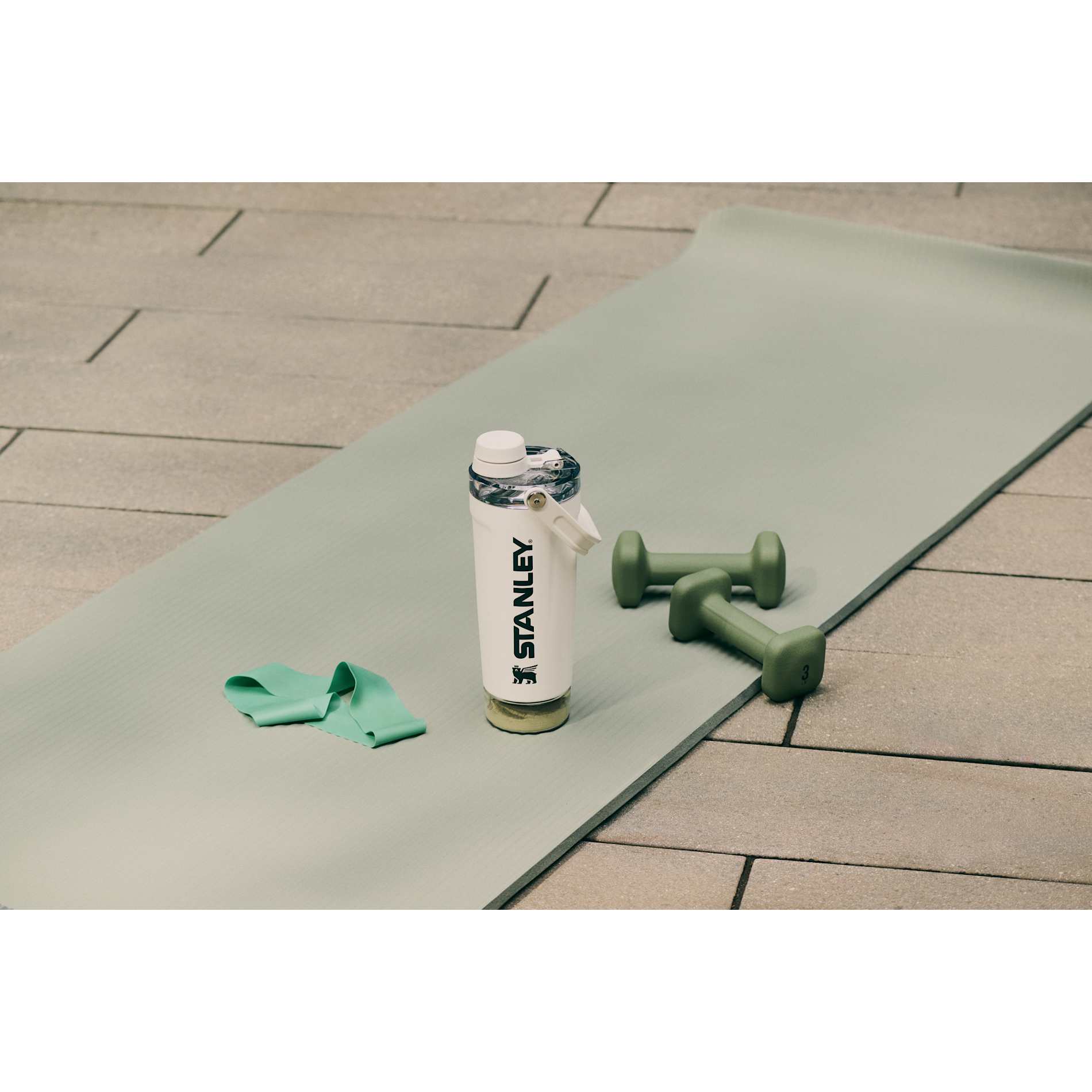 Stanley Activate Shaker Bottle 20oz